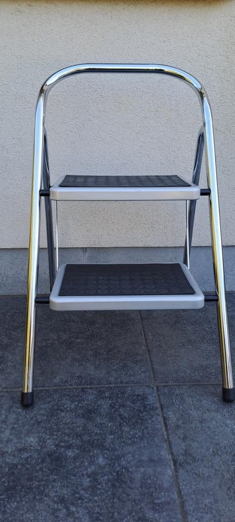 Trapladder met twee grote opstap trappen merk "Brabantia ", Doe-het-zelf en Bouw, Ladders en Trappen, Ophalen, Zo goed als nieuw