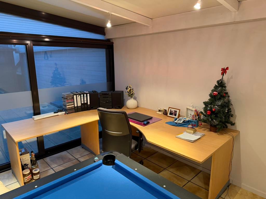 Hoekbureau met bureaustoel, Ophalen