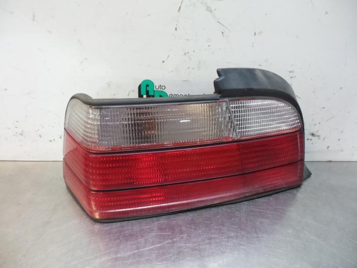 Feu arrière gauche d'un BMW 3-Serie (3-Serie 90-), -, 3 mois de garantie, Utilisé, -