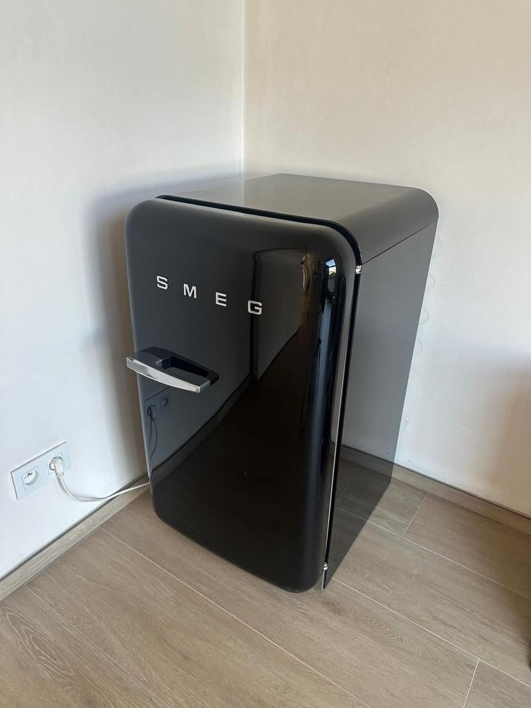 Réfrigérateur SMEG presque neuf avec congélateur, Electroménager, Réfrigérateurs & Frigos, Enlèvement, Avec compartiment congélateur