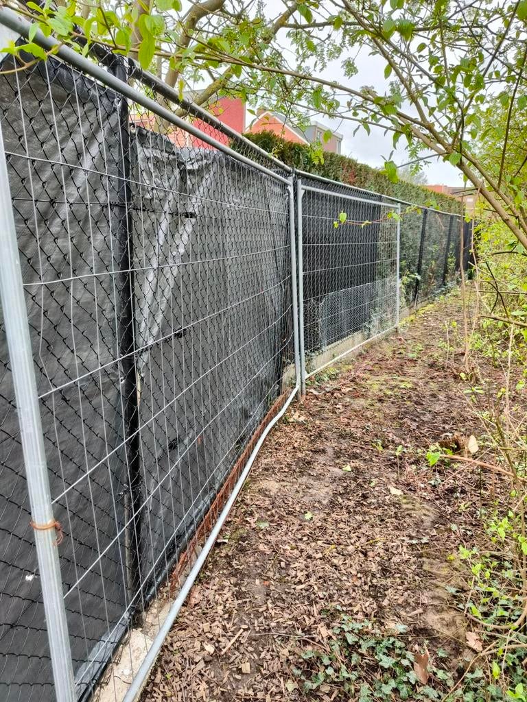 2 heras hekken, 1 kunststof blok en 1 klem, Ophalen, Kunststof