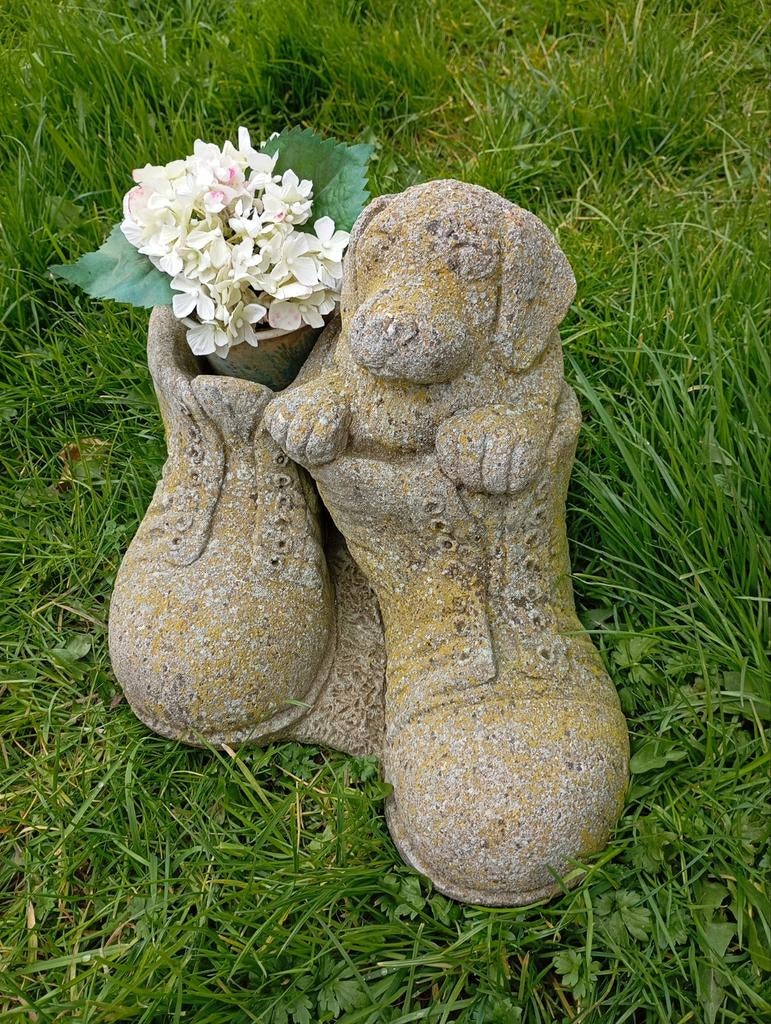 Betonnen Tuinbeeld .. Hondje in Schoenen, Tuin en Terras, Ophalen, Zo goed als nieuw, Beton, Dierenbeeld