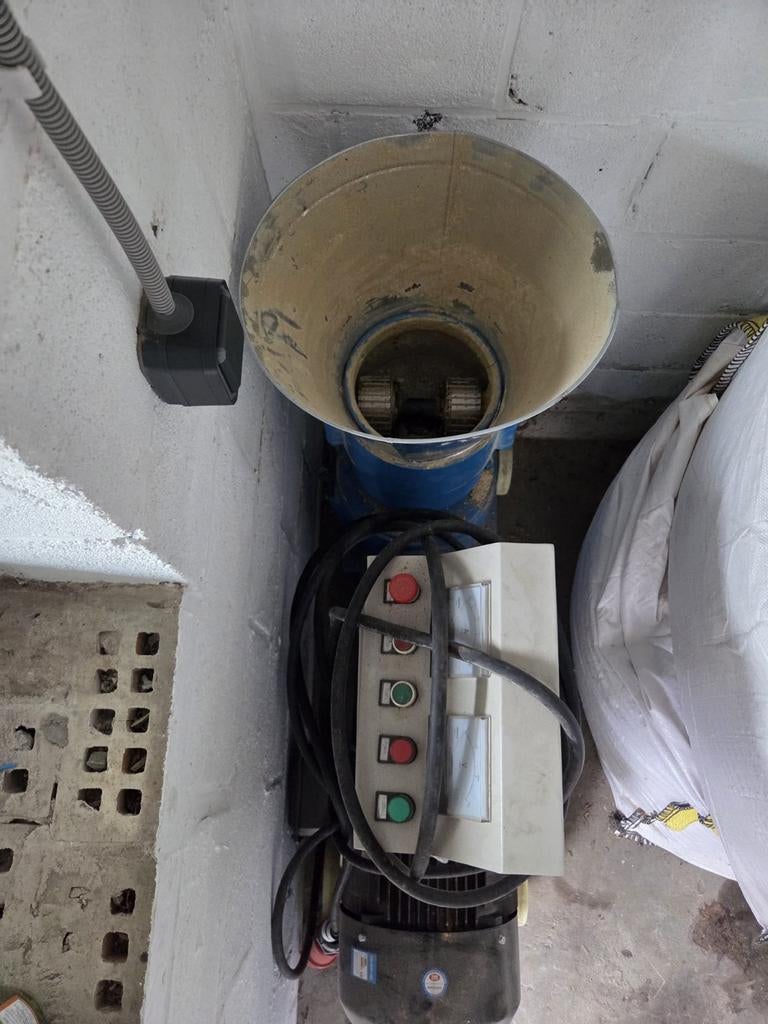 Presse à pellets, machine de fabrication de pellet 11kw, Bricolage & Construction, Enlèvement