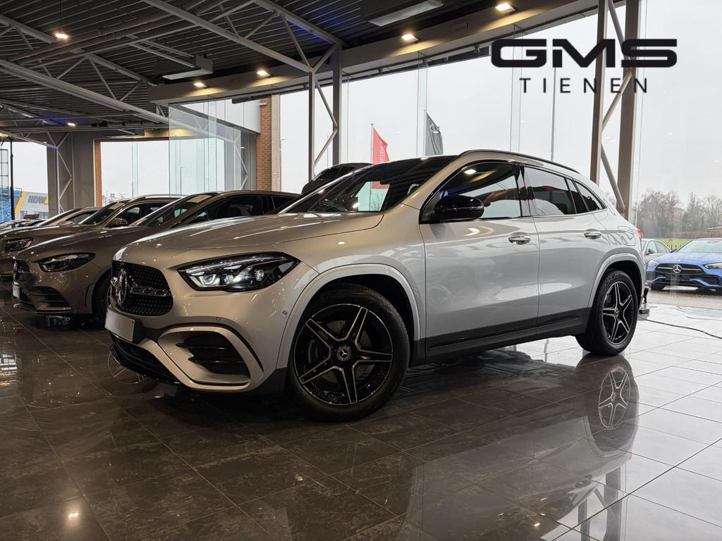 Mercedes-Benz GLA 180 Star Edition, Stof, Zwart, 4 cilinders, 136 pk