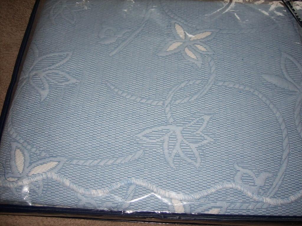 Superbe et nouveau couvre lit, Neuf, Enlèvement, Autres types, Bleu