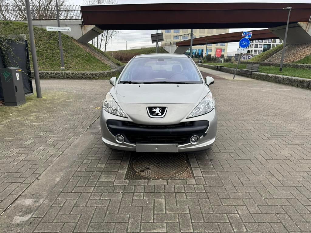 Peugeot 207 1.4 benzine 97 000 km zo meenemen, Voorwielaandrijving, Stof, Zwart, Beige