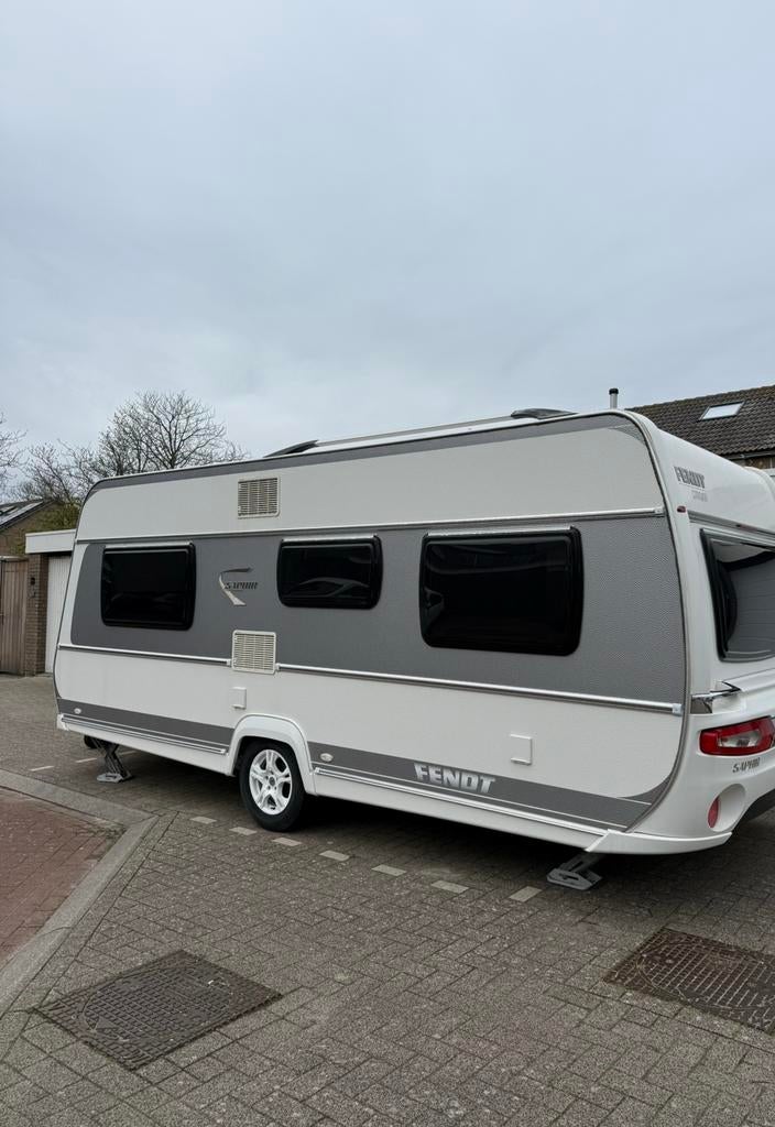 Fendt Saphir 495 SFB Blackline (2013) — pour 4 personnes, Grand lit, Jusqu'à 4, Particulier, Fendt