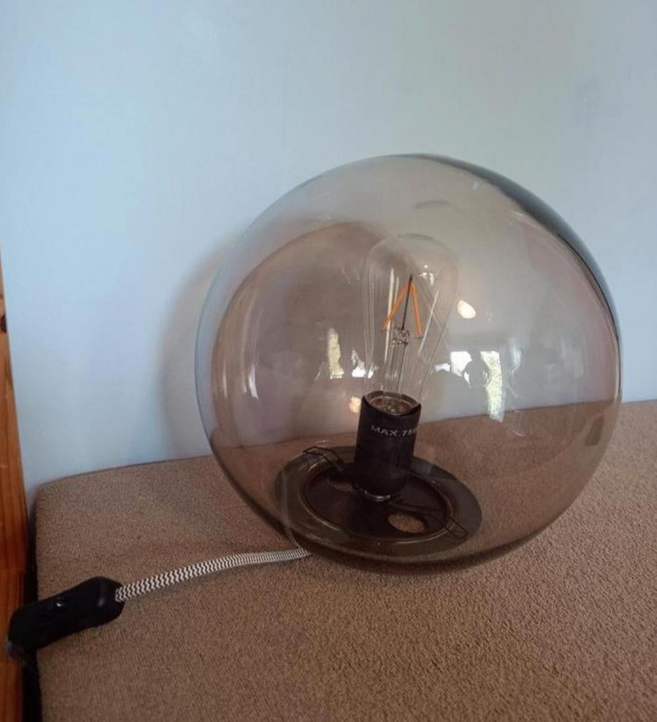 Lampe en verre fumé, Enlèvement, Verre