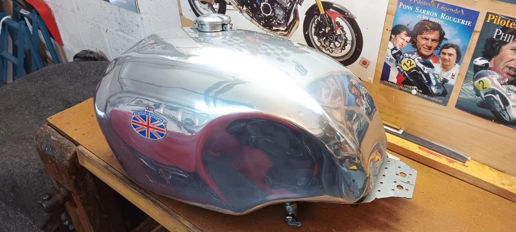 W650/W800 tank, Motoren