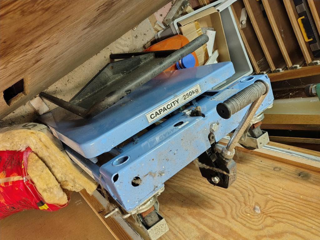 table à ciseaux, Bricolage & Construction, Enlèvement, Comme neuf, Rabattable