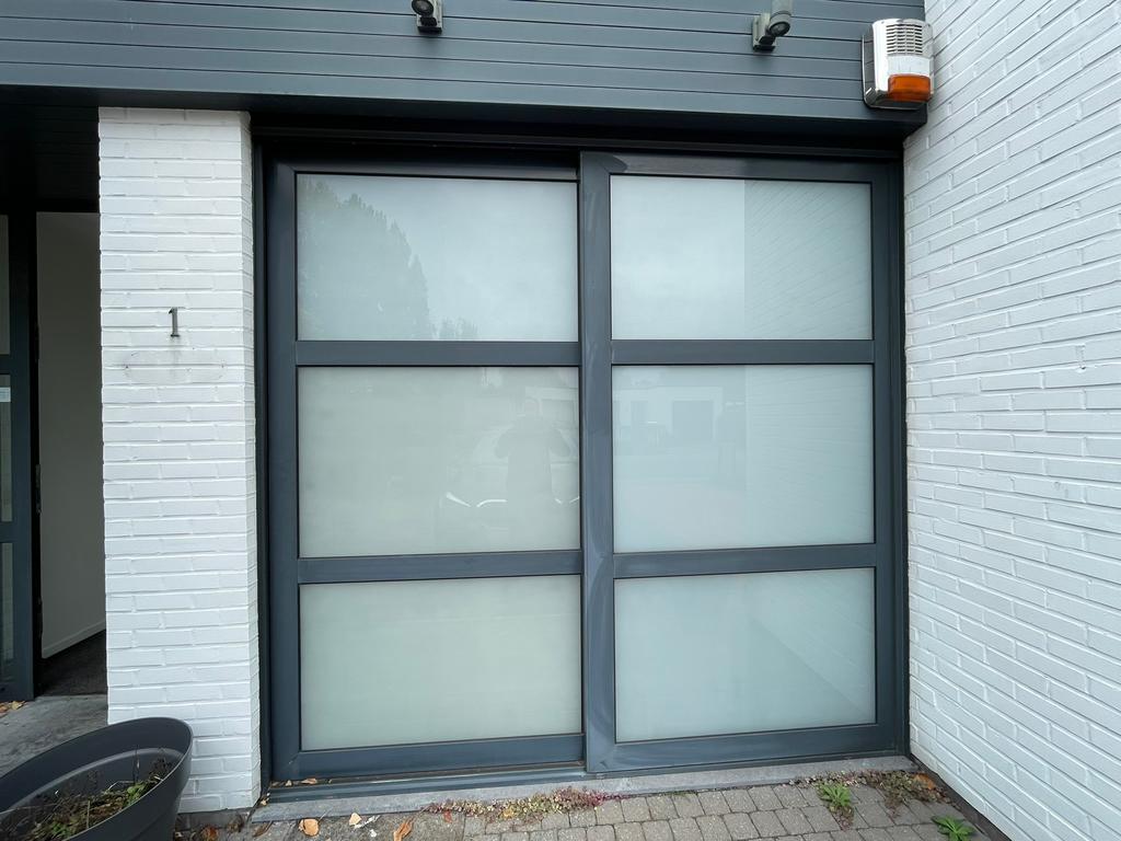 Aluminium schuifdeur met mat glas – 2 vleugels – goede staat, Doe-het-zelf en Bouw, Deuren en Vliegenramen, Ophalen, Gebruikt