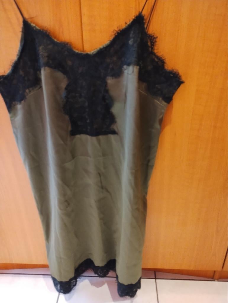 Mooi kakigroen nachtkleedje Fashion Victim maat L, Kleding | Dames, Pyjama's, Ophalen of Verzenden, Maat 42/44 (L)