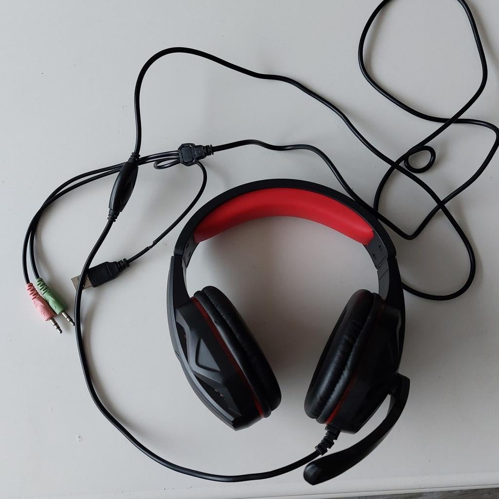 Casque de jeu avec connexion USB. En bon état, Informatique & Logiciels, Casques micro, Casque gamer, Enlèvement, Utilisé, Over-ear