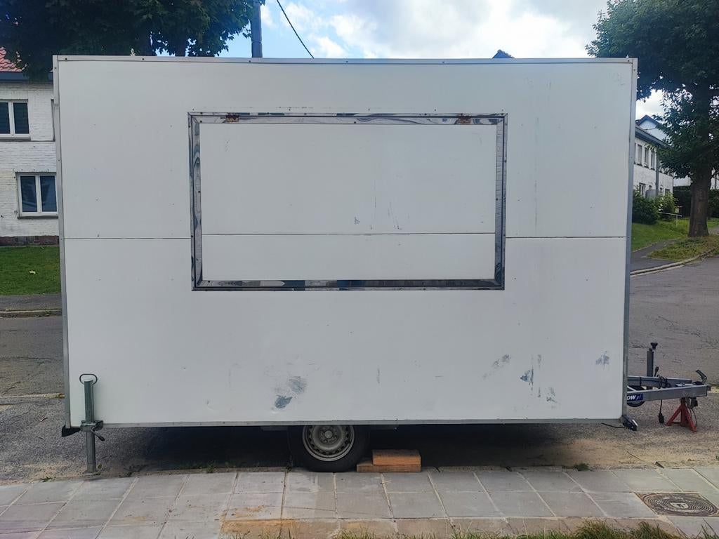 Foodtruck <750kg entièrement équipé, Articles professionnels, Machines & Construction | Abris de chantier & Conteneurs