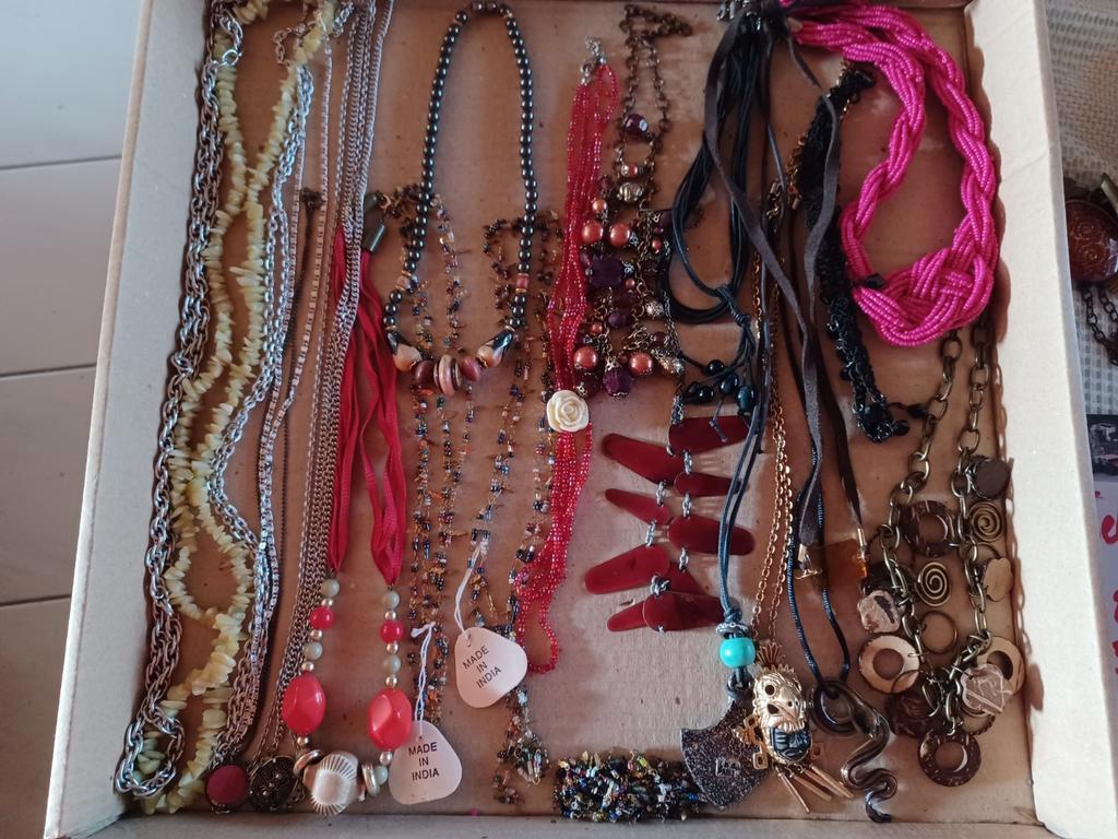 Mooie en kleurrijke kettingen als pakket te koop, Ophalen, Gebruikt