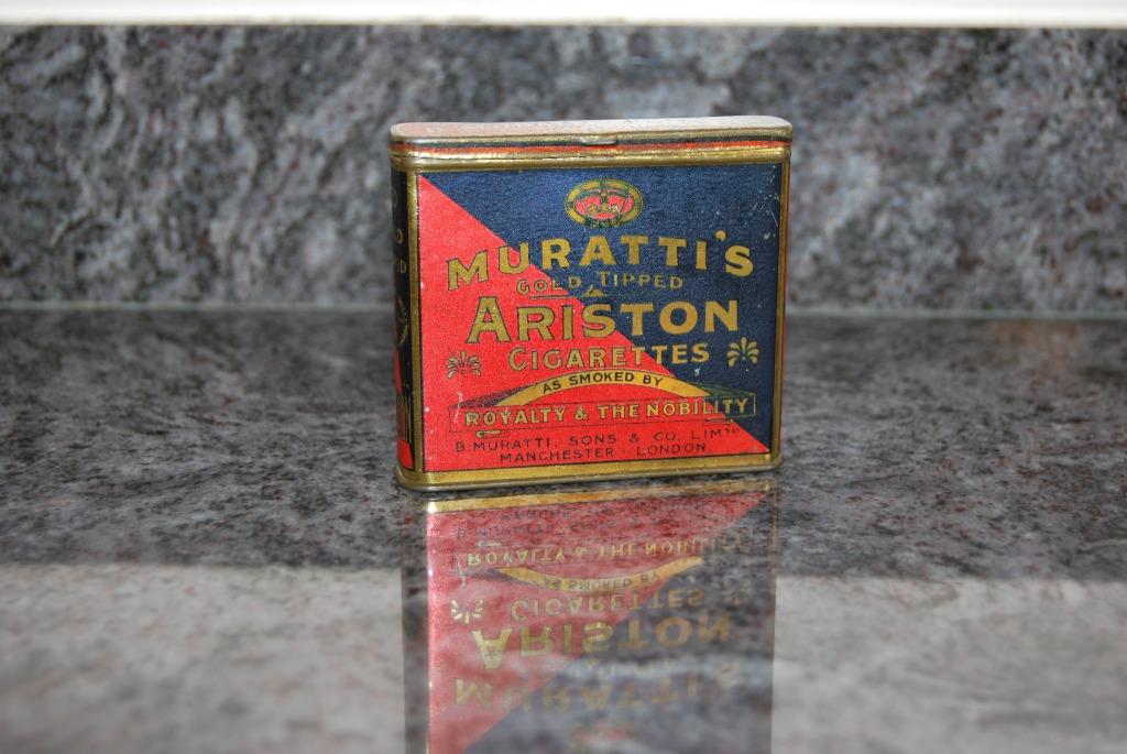 ANCIENNE BOITE A CIGARETTES. MURATTI'S GOLD TIPPED ARISTON, Collections, Boîte en métal, Envoi