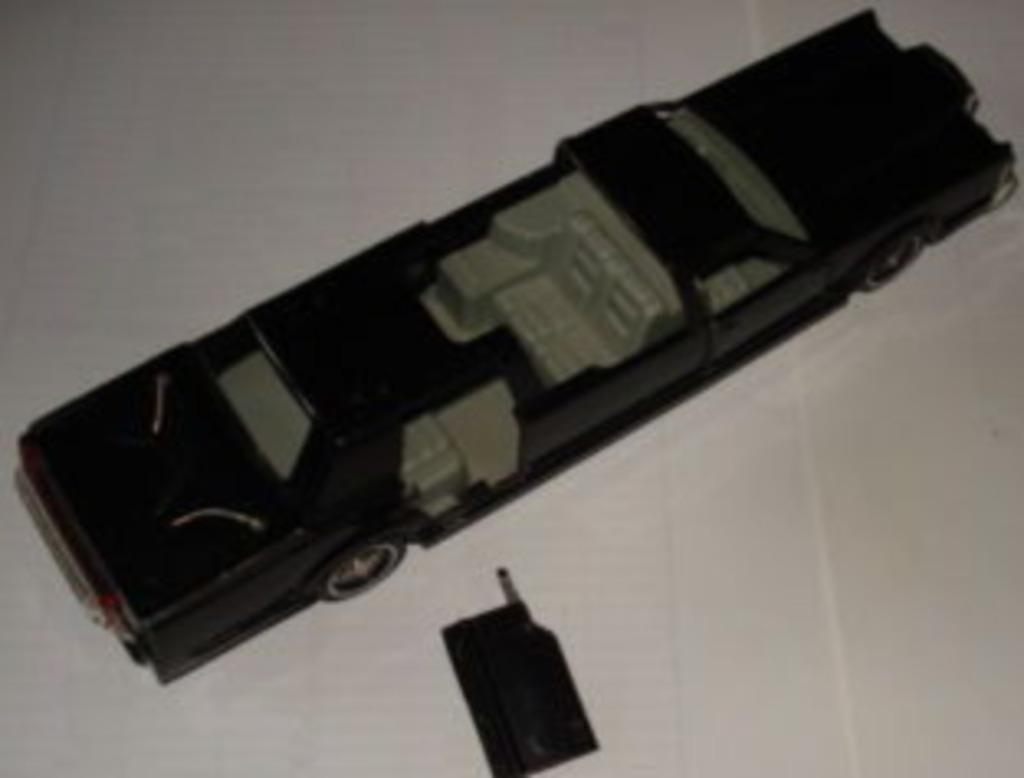 Lincoln Town Car Limousine Majorette 1/32 1:32, Hobby en Vrije tijd, Verzenden, Gebruikt, Auto, Overige merken