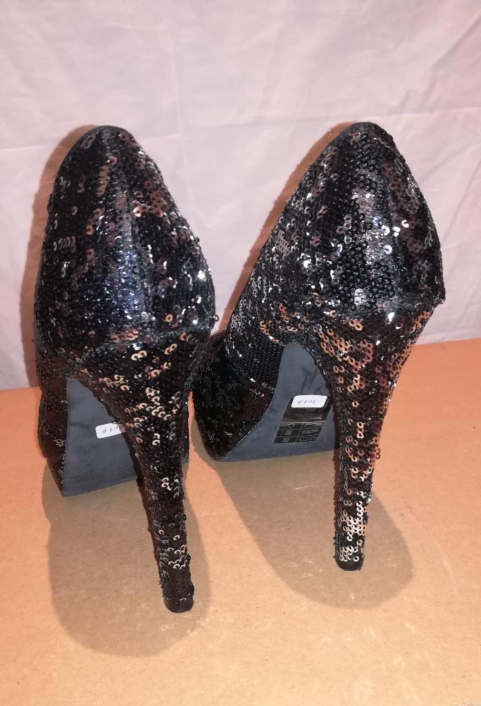 107B* Mooie pumps van H&M in zwart en zilver (40), Verzenden, Zwart, Zo goed als nieuw, Pumps