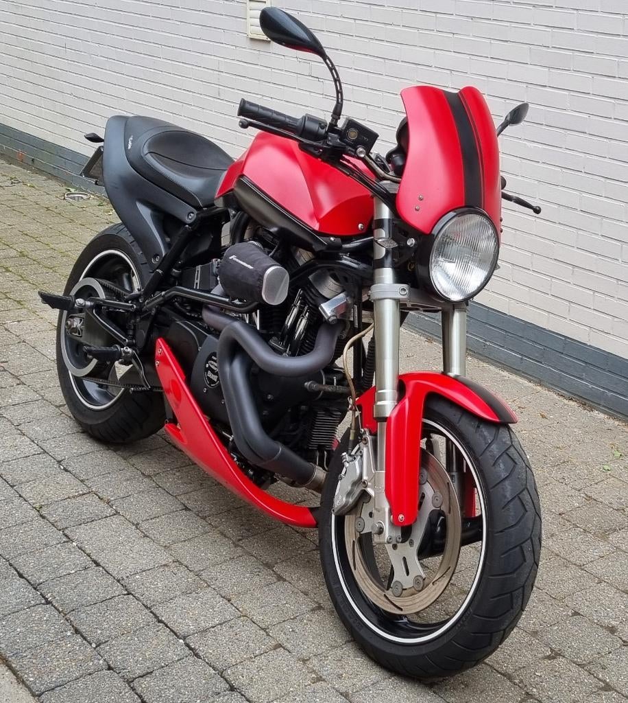 Mooie rode Buell X1 Lightning met zeer lage Km-stand.