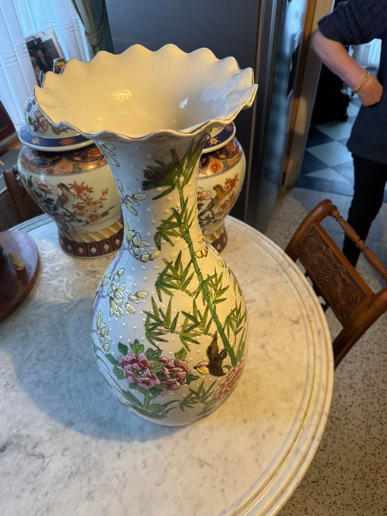 Vase balustre chinois de 62 cm de haut, style famille rose, Antiquités & Art, Enlèvement