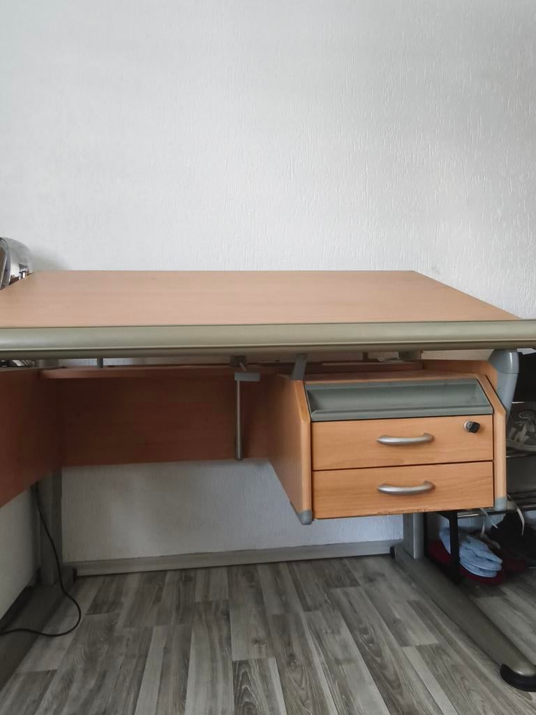 Bureau moll, Ophalen, In hoogte verstelbaar