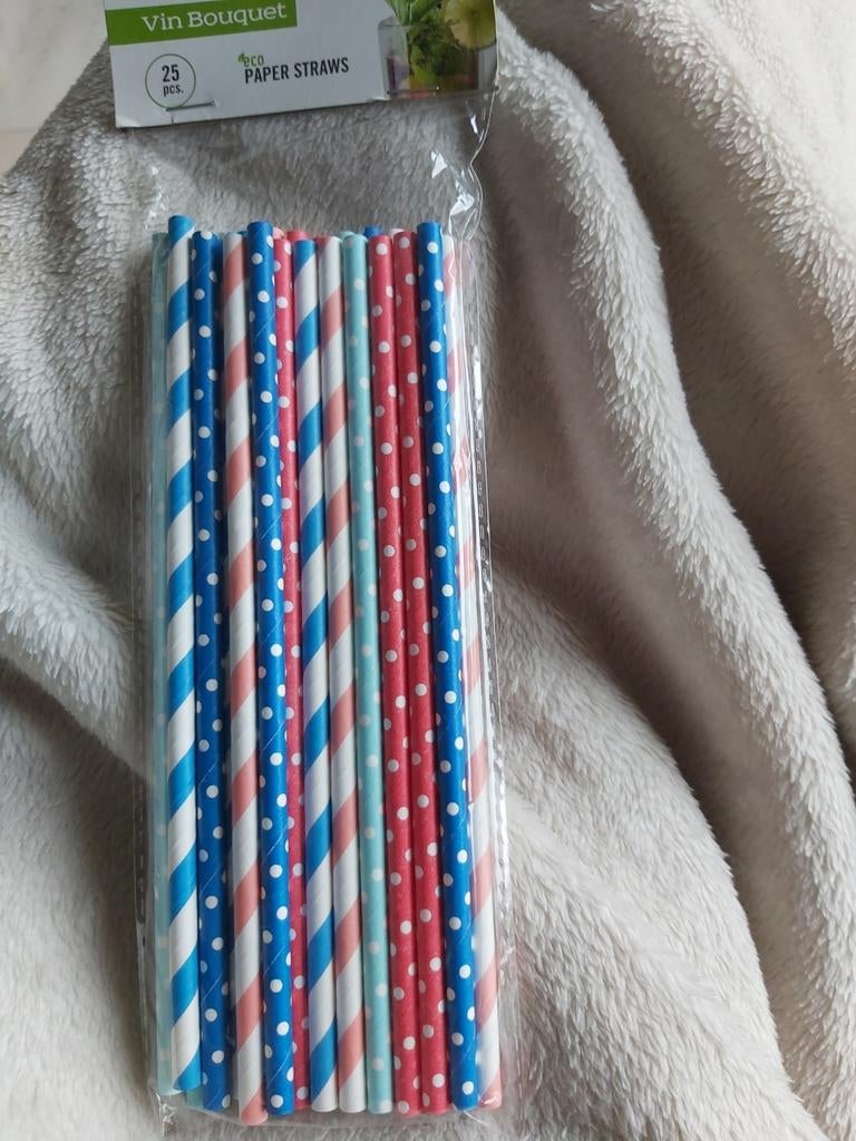 Plusieurs dizaines de paquets de paille en papier, Articles professionnels, Enlèvement ou Envoi