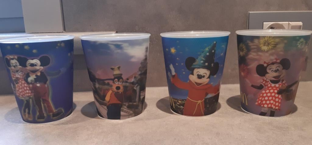 4 tasses Disney 3D nostalgiques - de la collection, Enlèvement ou Envoi, Comme neuf