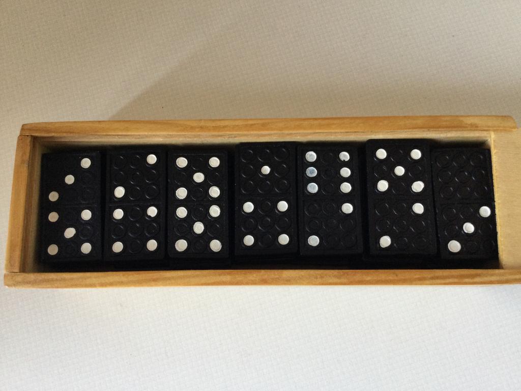 Doosje met domino stenen, Ophalen of Verzenden, Nieuw