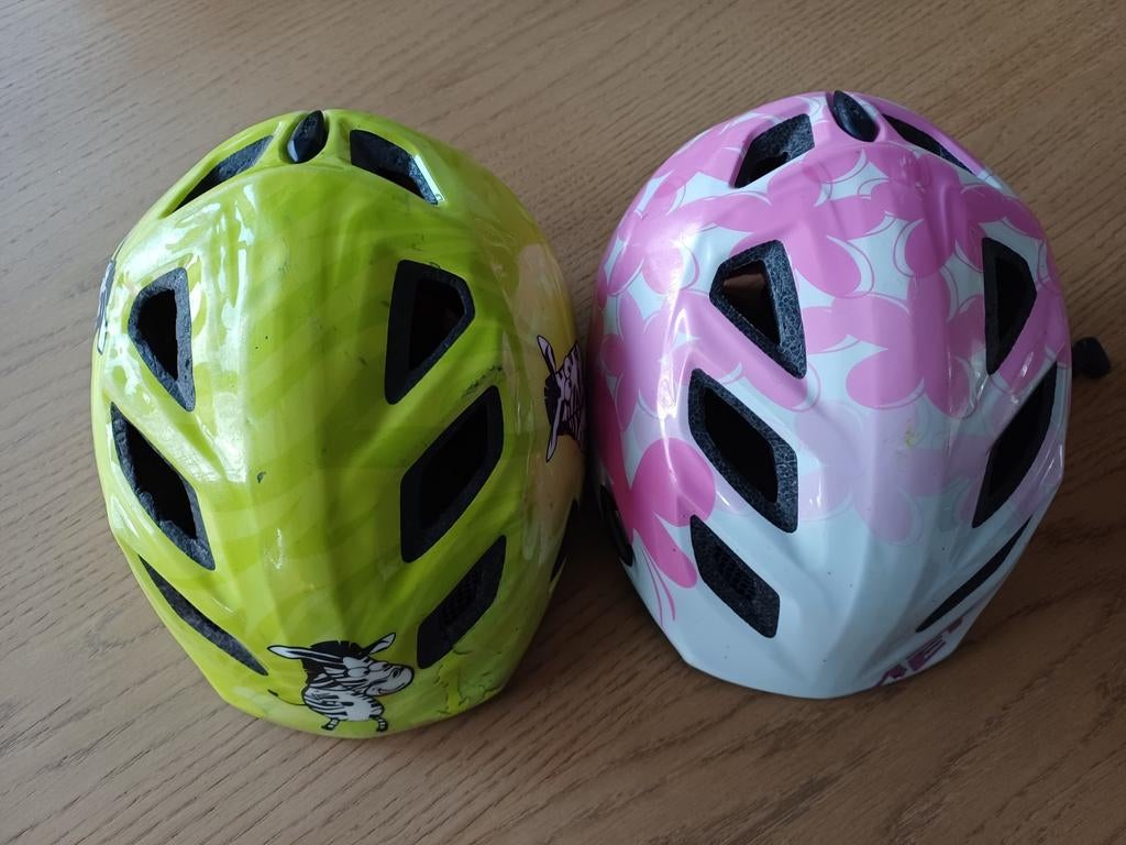 2 kinderhelmen van MET, Enlèvement, MET