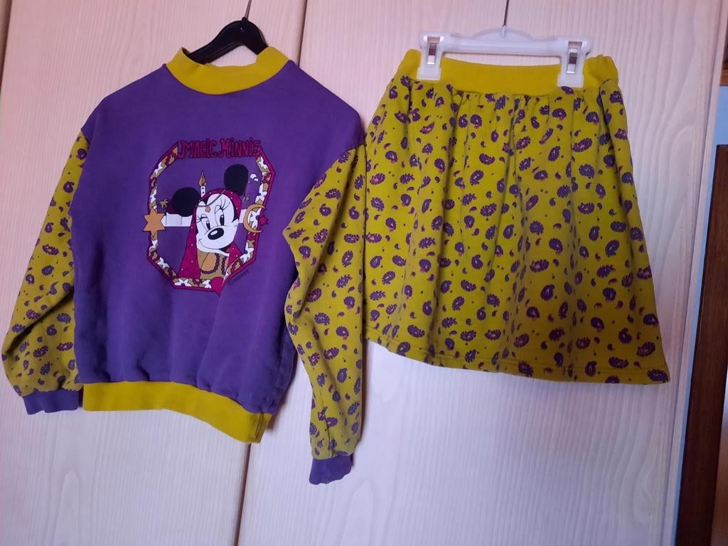 Jupe Mini Mouse avec pull. Taille 134, Enlèvement ou Envoi, Utilisé