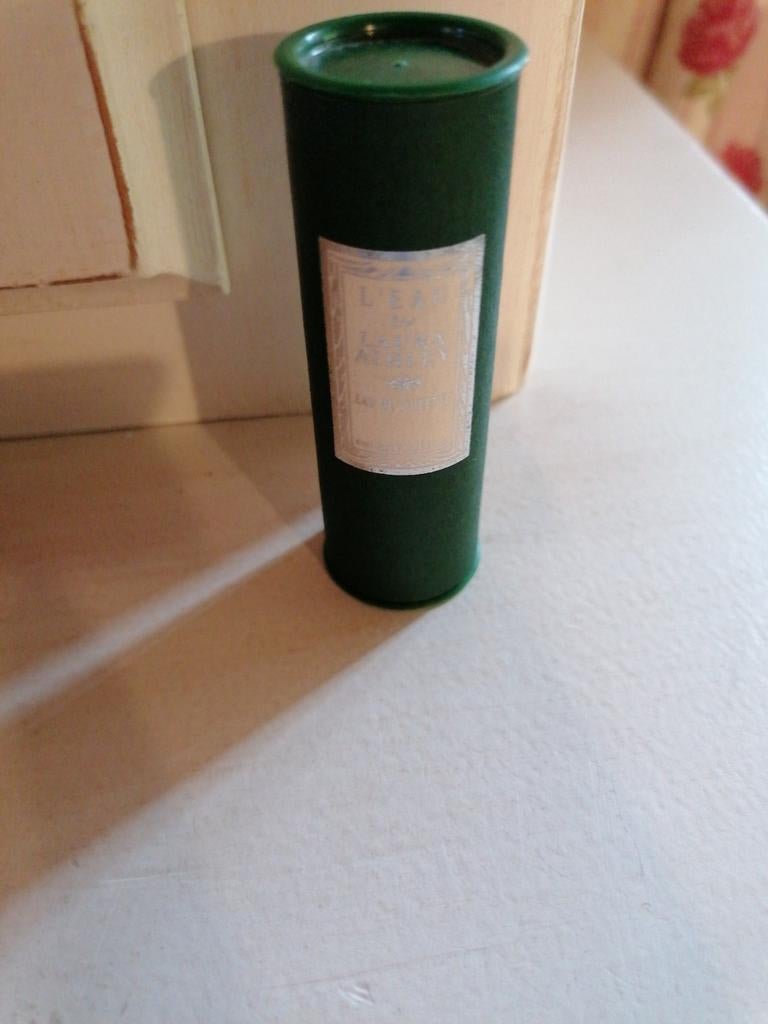 Laura Ashley eau de toilette, Handtassen en Accessoires, Ophalen of Verzenden