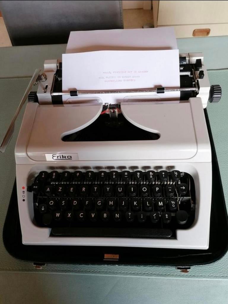 Retro typemachine Erika, Perfect, Diversen, Typemachines, Ophalen of Verzenden, Zo goed als nieuw
