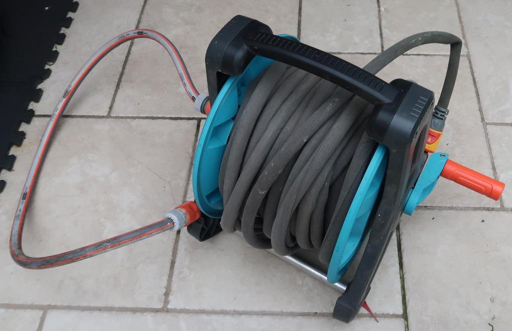 dévidoir / enrouleur Gardena + tuyau Liano 30 m, Ophalen, Gebruikt, Tuinslanghaspel