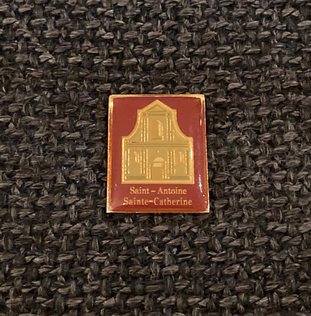 PIN - ÉGLISE - SAINT-ANTOINE ET SAINTE-CATHERINE - LIÈGE, Collections, Broches, Pins & Badges, Envoi, Utilisé, Ville ou Campagne