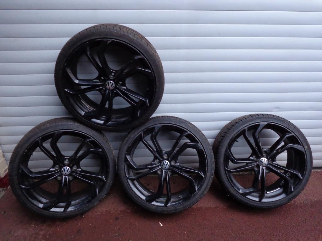 Jantes alliage VW Golf et pneus 225 35 19, Autos : Pièces & Accessoires, Pneus et Jantes, Véhicule de tourisme, Pneus été, Utilisé