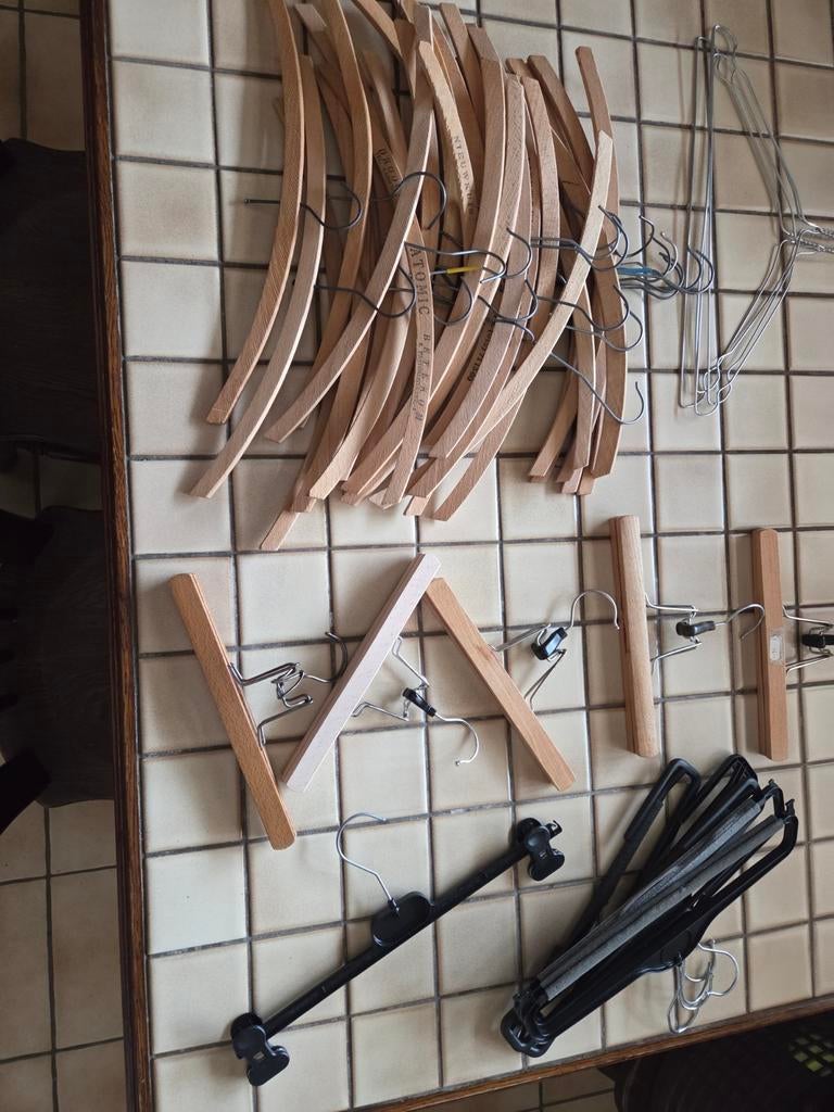 Houten en plastieken kapstokken, Ophalen of Verzenden
