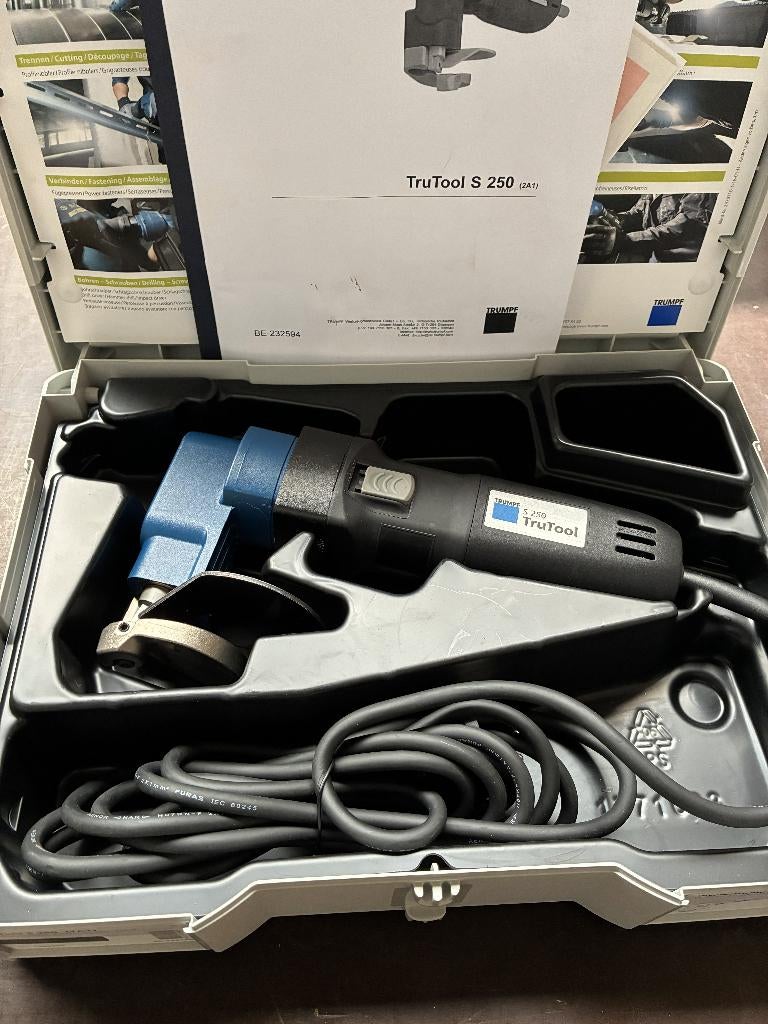 Ciseaux TRUMPF type S250, Envoi, Comme neuf