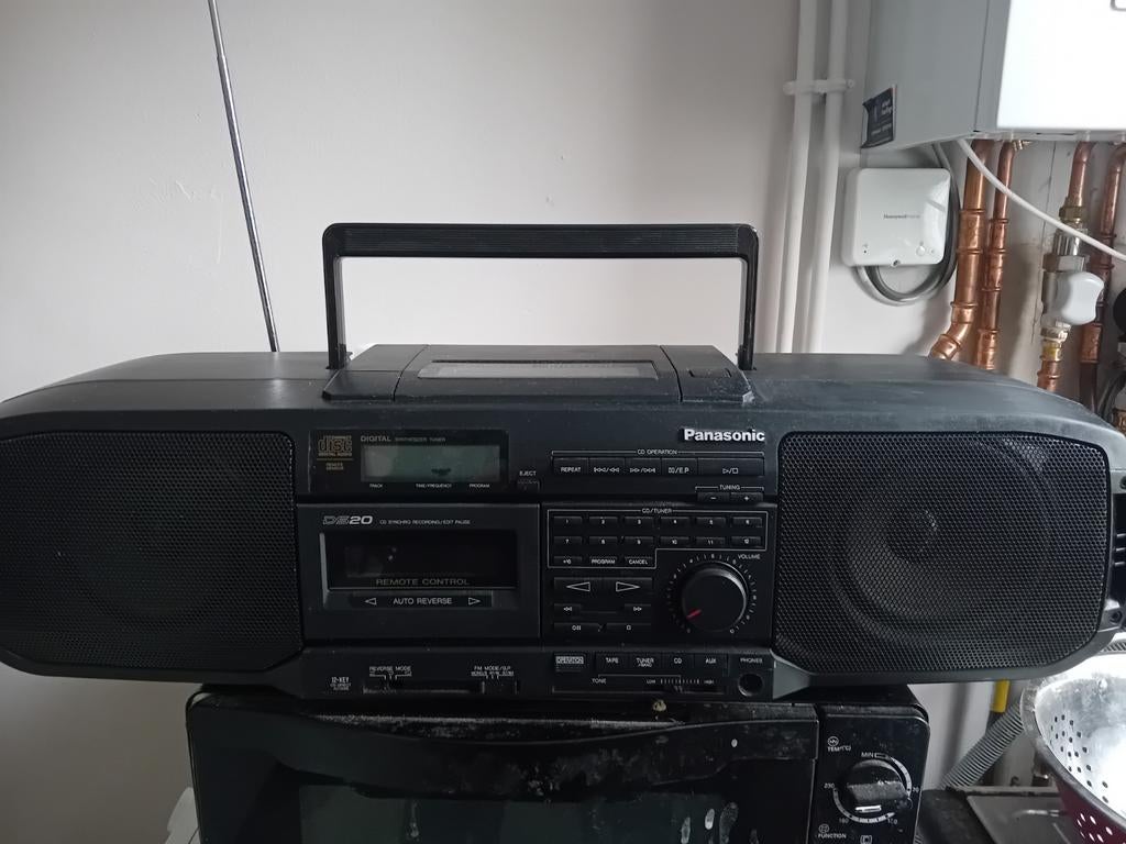 Oude draagbare radio, Ophalen of Verzenden, Gebruikt, Radio, Met cd-speler