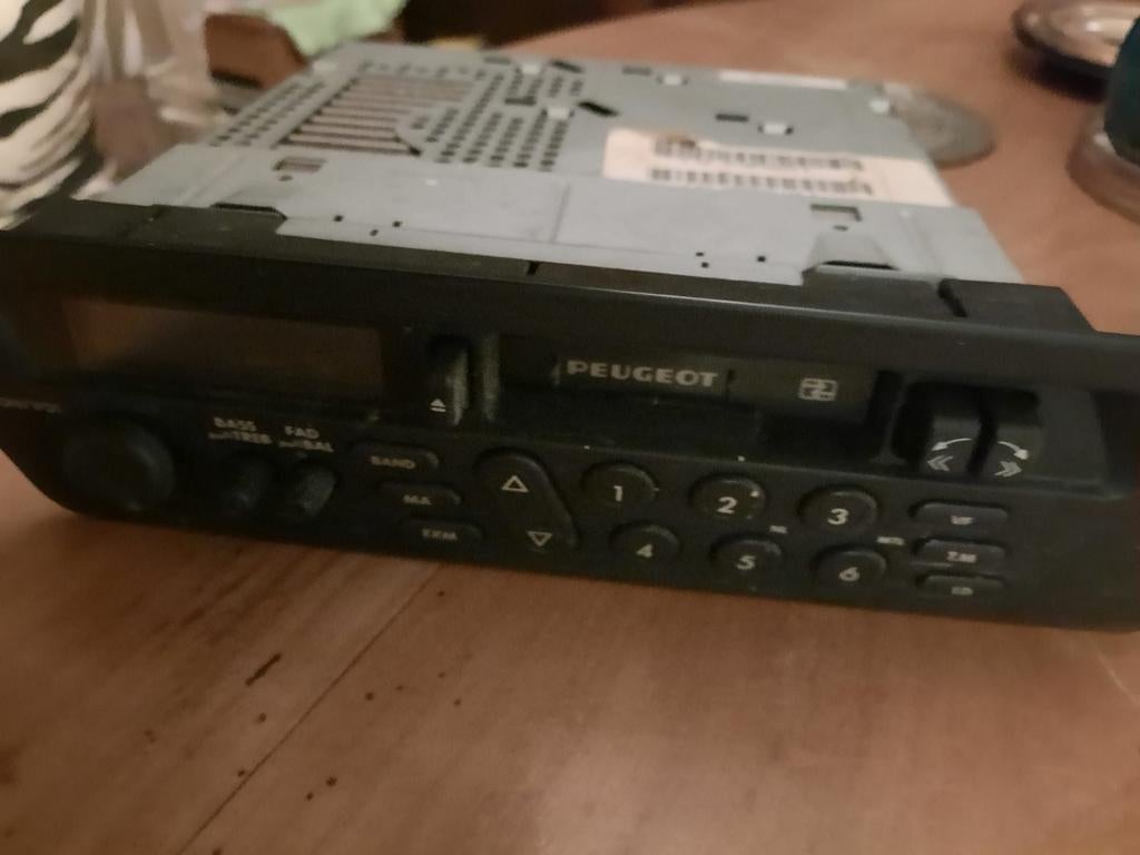 Radio Peugeot "vintage"., Enlèvement, Utilisé