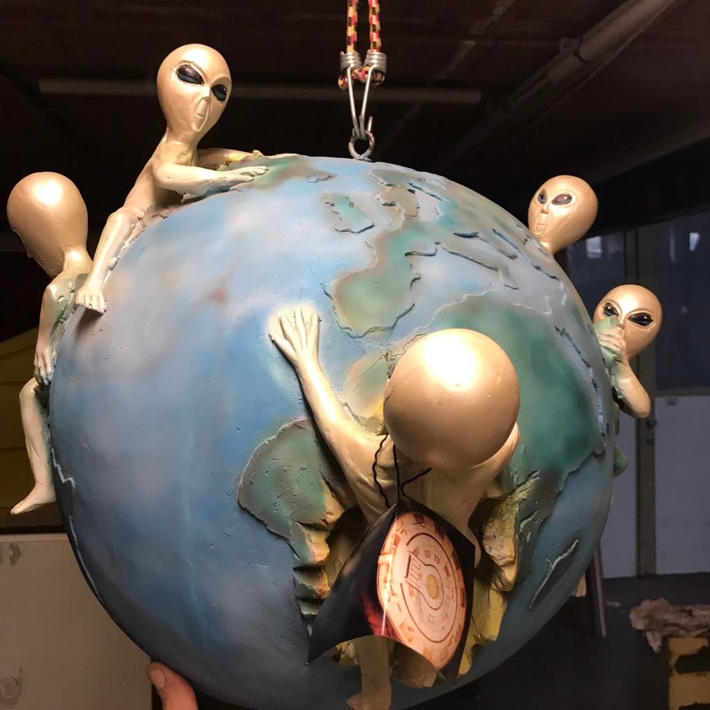 Alien werelbol, Verzamelen, Beelden en Beeldjes, Gebruikt, Fantasy, Ophalen