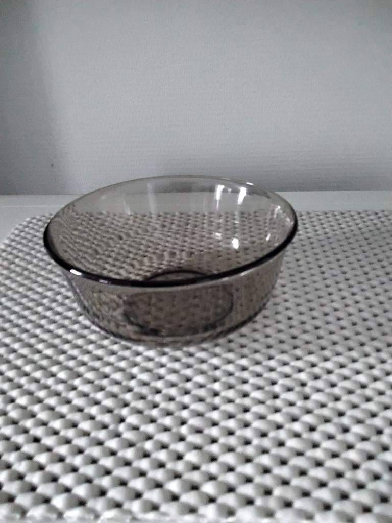 Vintage - Gerookte glazen schaal - BP Arcoroc France 23 seri, Huis en Inrichting, Ophalen of Verzenden, Zo goed als nieuw, Glas