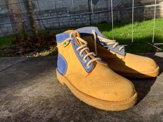 VINTAGE SUEDE KICKERS. MAAT 40. AMPER GEDRAGEN., Kleding | Heren, Schoenen, Gedragen, Sneakers, Overige kleuren, Ophalen of Verzenden