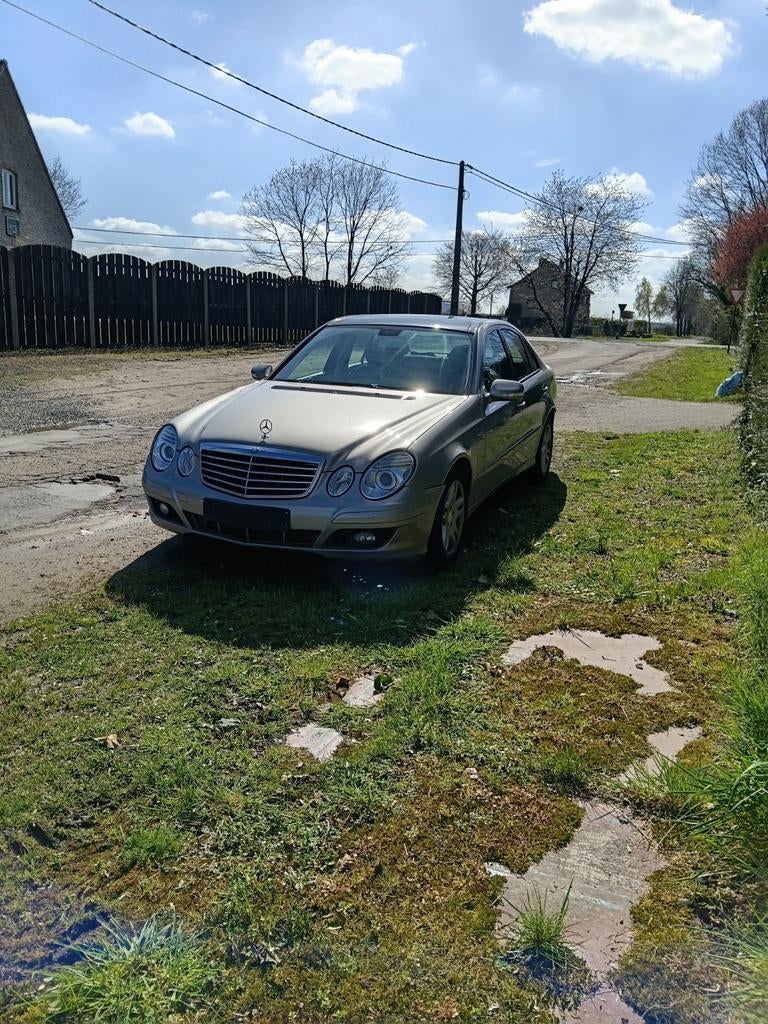 Mercedes e 220 motor bouwt druk op, Auto's, Mercedes-Benz, Automaat, Bedrijf, Diesel, Te koop