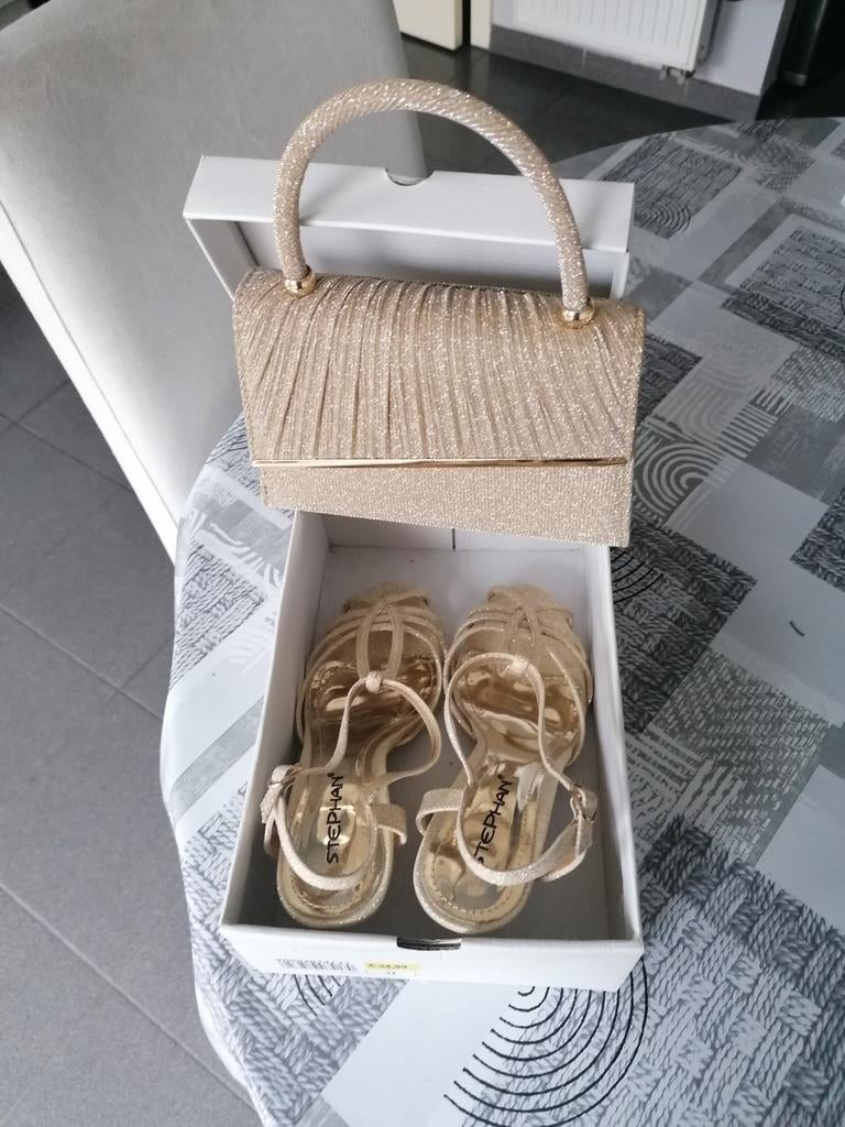 Schoenen en handtas, Kinderen en Baby's, Kinderkleding | Mutsen, Sjaals en Handschoenen, Ophalen, Gebruikt, Stéphane, Meisje