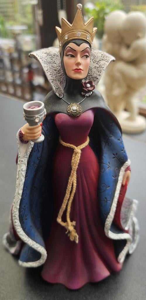 Disney beeldje Heks met Wijnglas En Cape Van Sneeuwwitje, Verzamelen, Ophalen of Verzenden, Sneeuwwitje of Doornroosje, Zo goed als nieuw