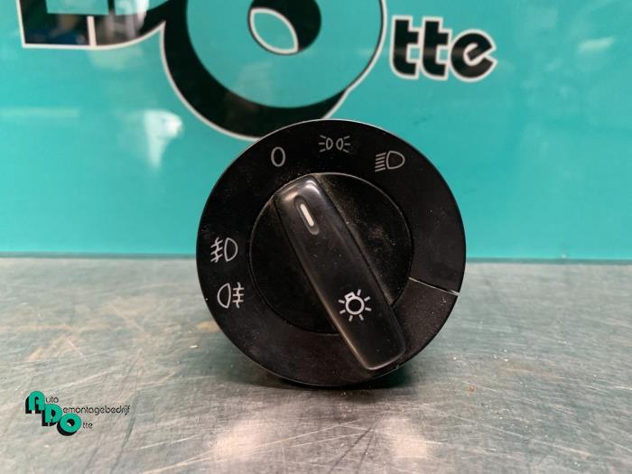 Commutateur lumière d'un Volkswagen Caddy (Caddy 04-), Volkswagen, -, 3 mois de garantie, Utilisé