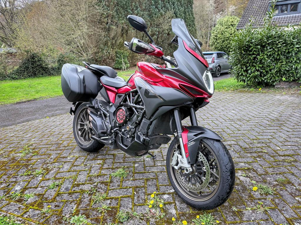 MV agusta, Plus de 35 kW, 800 cm³, 3 cylindres, Poignées chauffantes