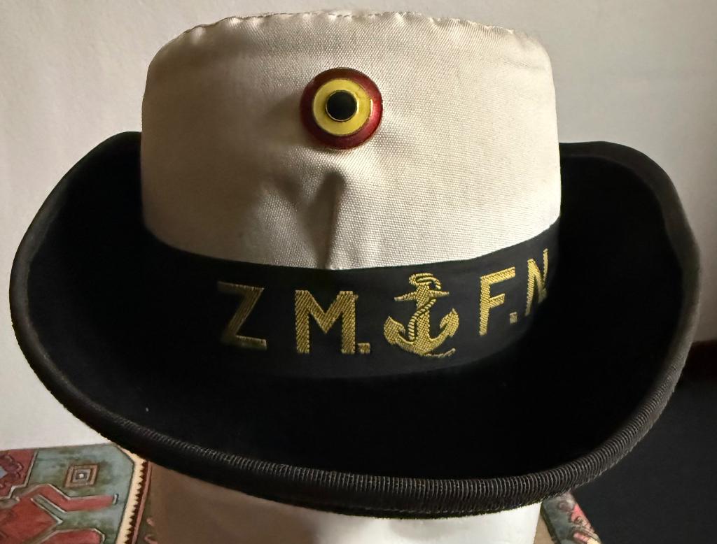 Coiffe féminine de la marine belge, Envoi, Marine, Casque ou Béret