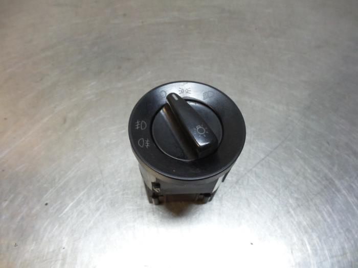 Licht Schakelaar van een Volkswagen Passat (Passat 96-), Auto-onderdelen, Dashboard en Schakelaars, Volkswagen, Gebruikt, 3 maanden garantie