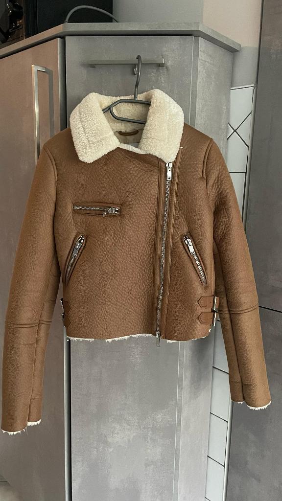 Manteau VESTE  neuf BERSHKA beige  fourrure S, Neuf, Enlèvement ou Envoi, Bershka, Taille 36 (S)